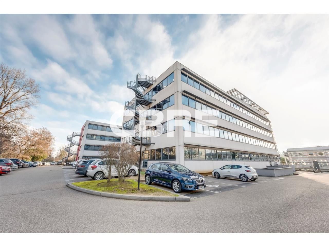 Immeuble à proximité de l'échangeur TEO et des gr