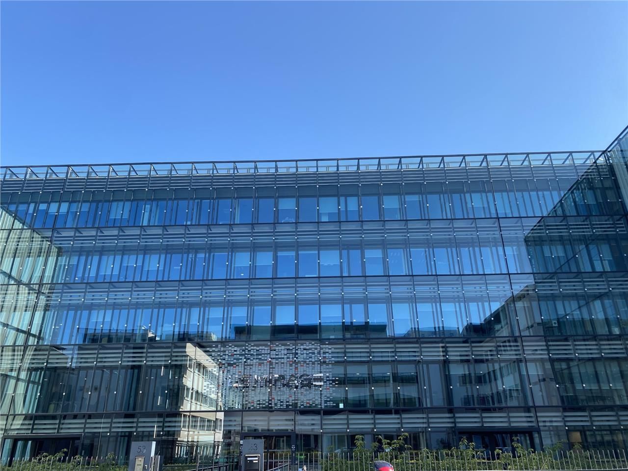 Situé à 10 minutes en tram de la Gare Part Dieu, 