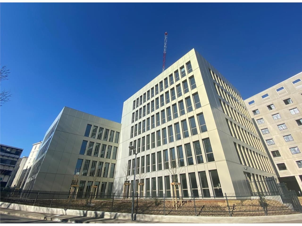 Immeuble neuf et indépendant à l'entrée Nord-Oues