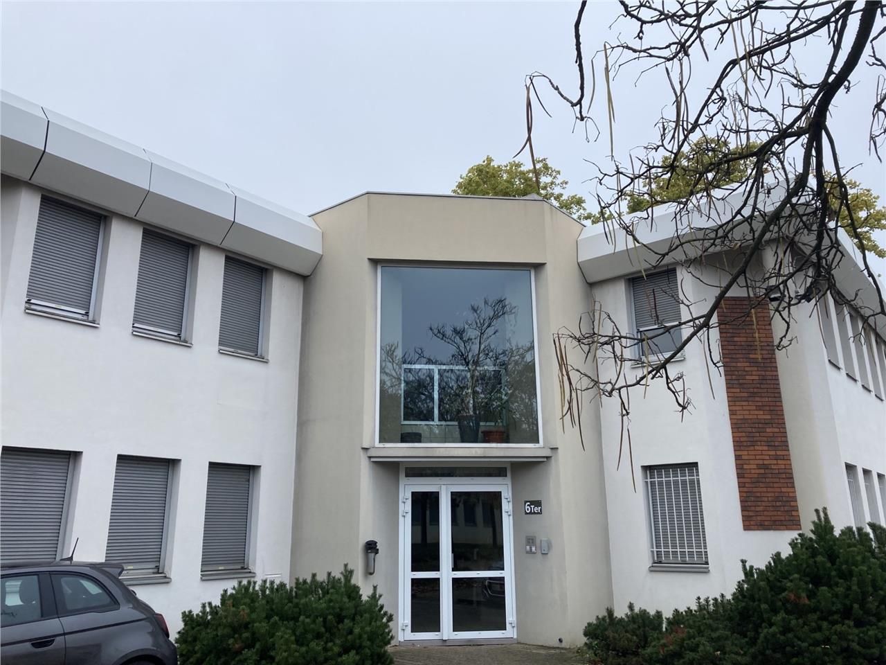 A Bron, plateau de bureaux à louer en très bon ét