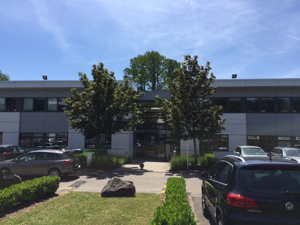 Dans un parc tertiaire, immeuble récent offrant u