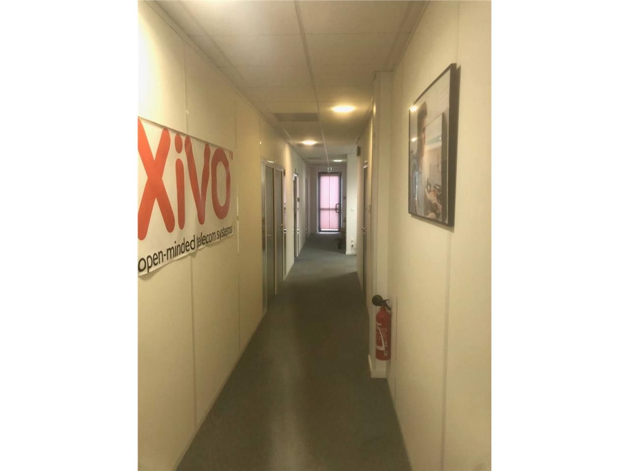 Dans un parc tertiaire, immeuble récent offrant u