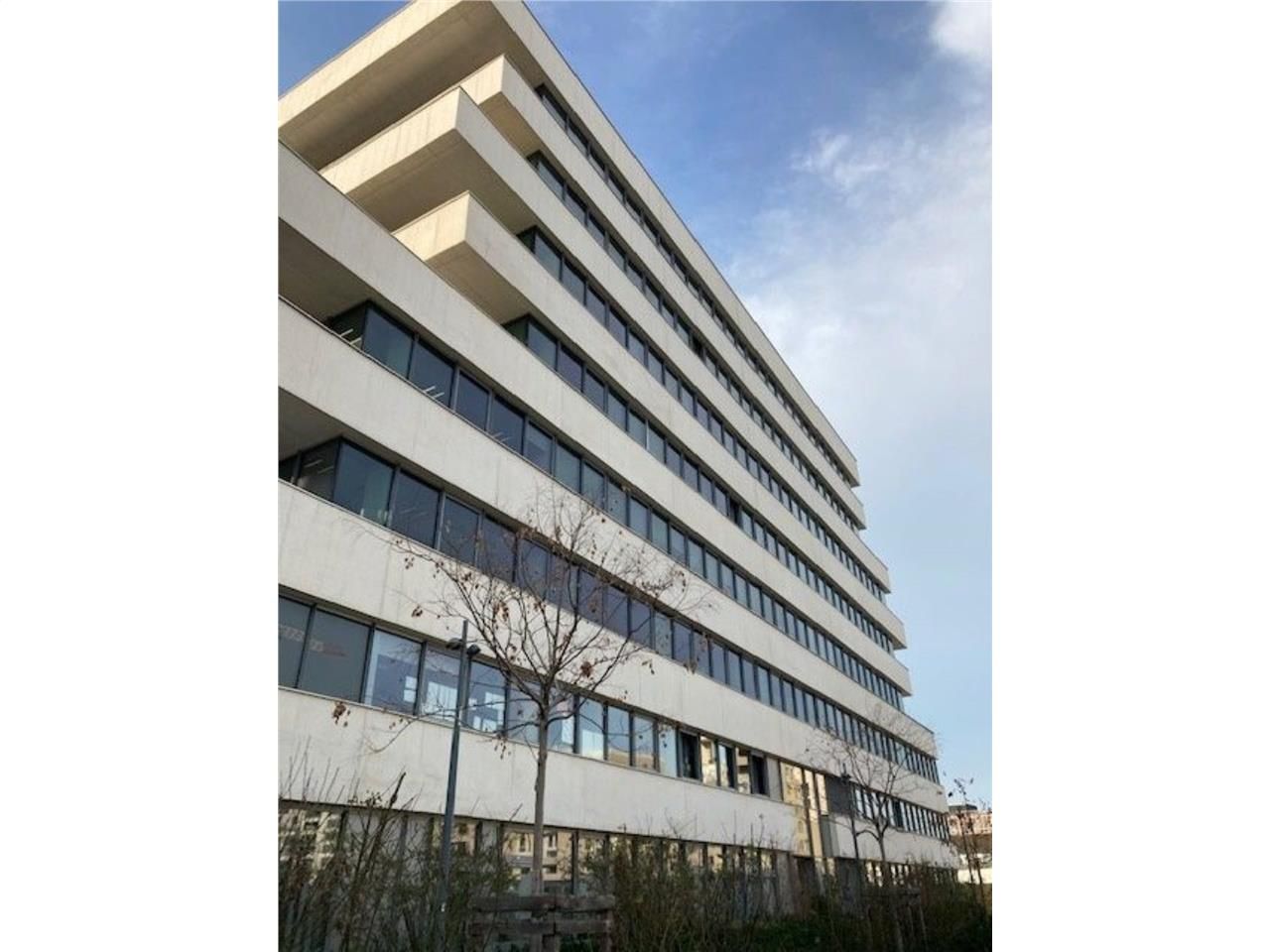 Immeuble offrant une belle surface de bureaux amé