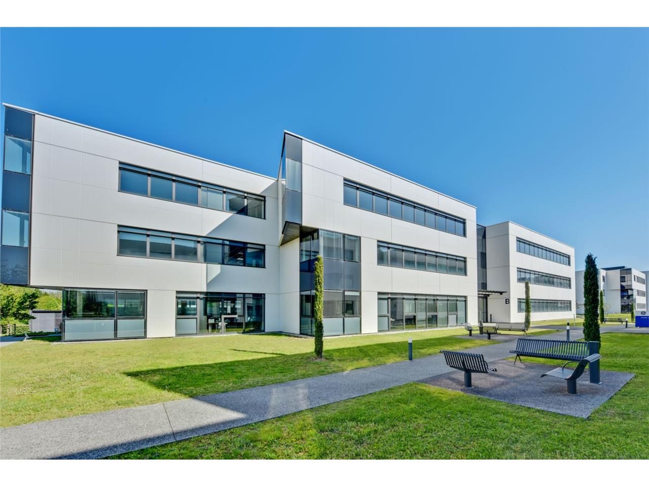 Bureaux à louer dans un ensemble tertiaire récent