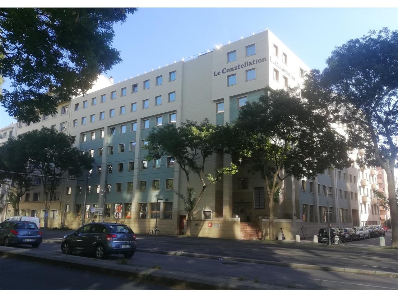 Immeuble de seconde main, situé sur un grand axe 