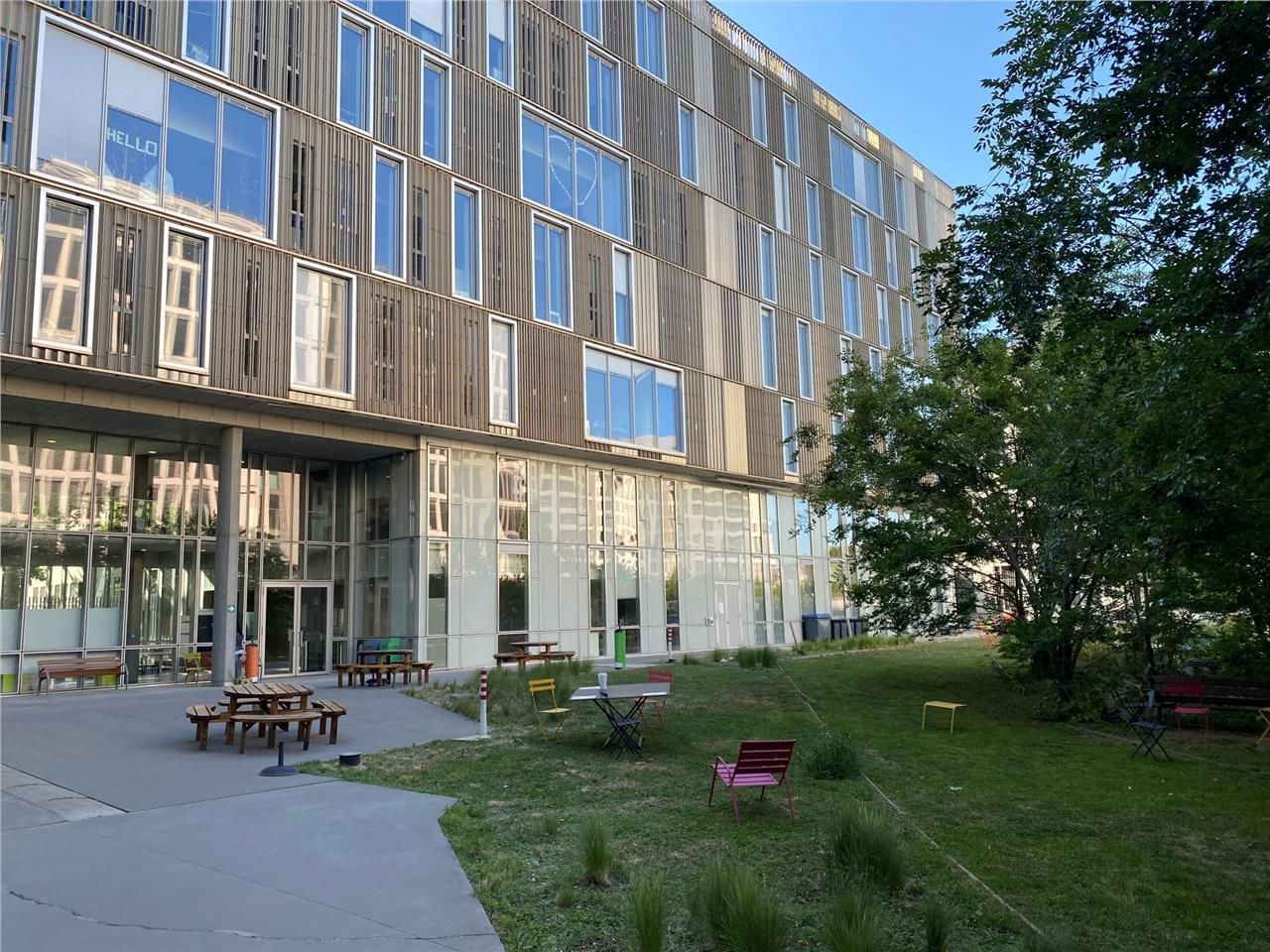 Plateau de bureaux d'un seul tenant, rénovés, à l