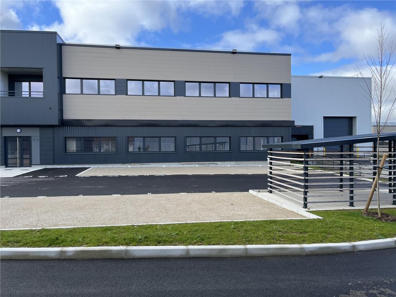 CBRE vous propose à la location 2 cellules neuves