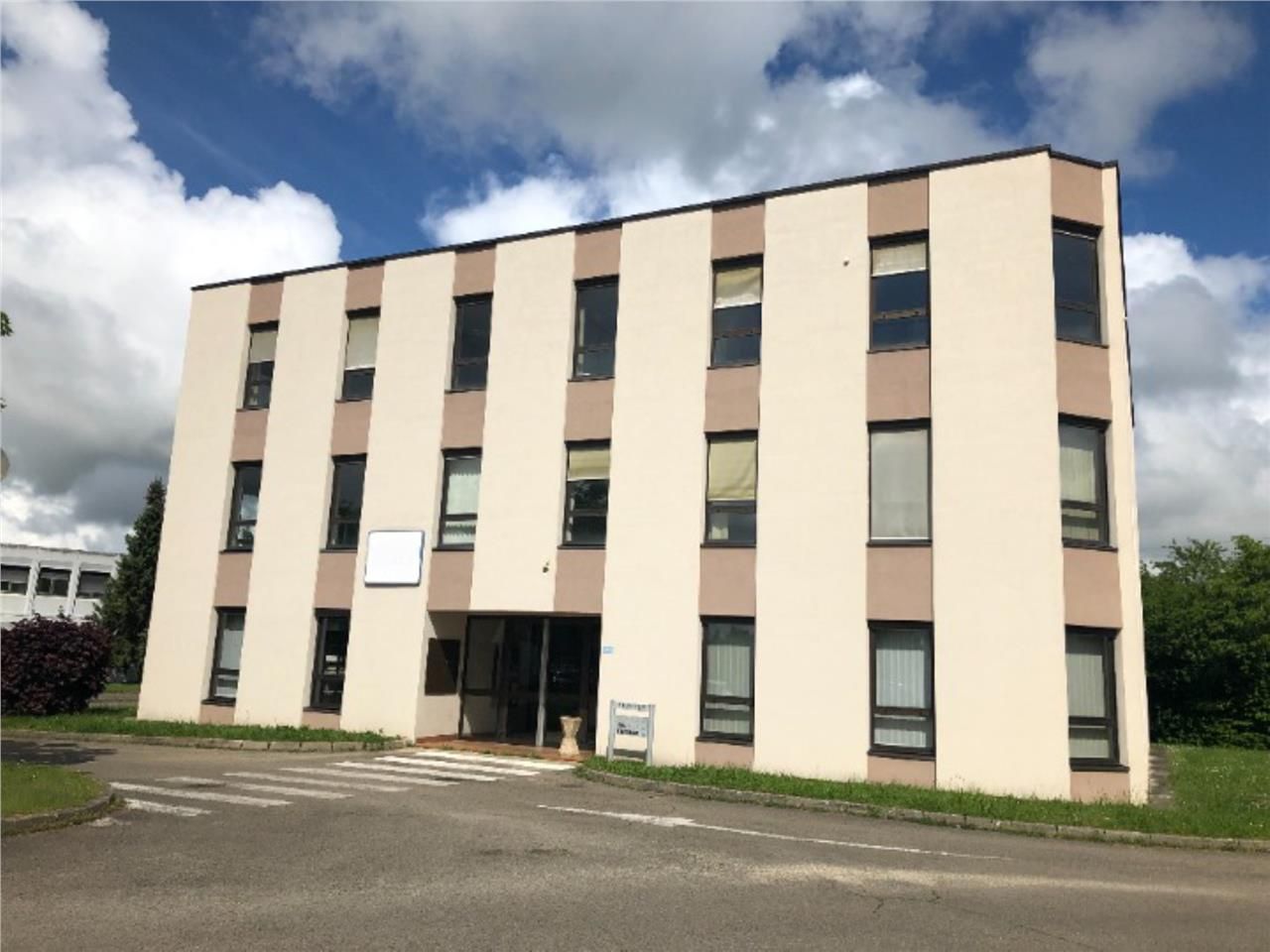 A proximité de la zone commerciale La Neuve à Vir