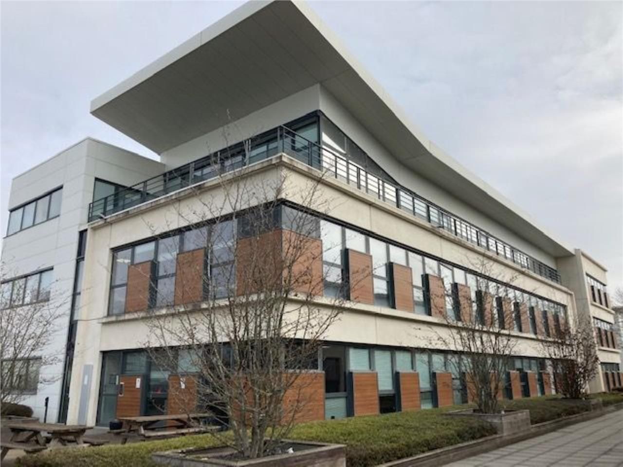 Immeuble de bureaux au sein d'un parc tertiaire s