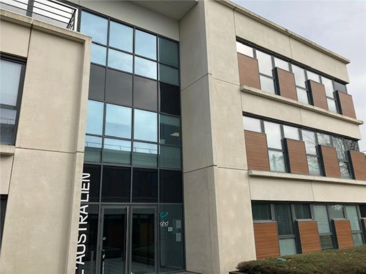 Immeuble de bureaux au sein d'un parc tertiaire s