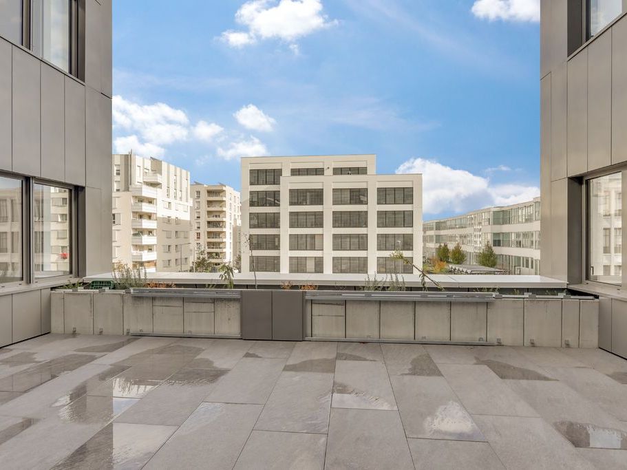 Au coeur du quartier tertiaire de Carré de Soie, 