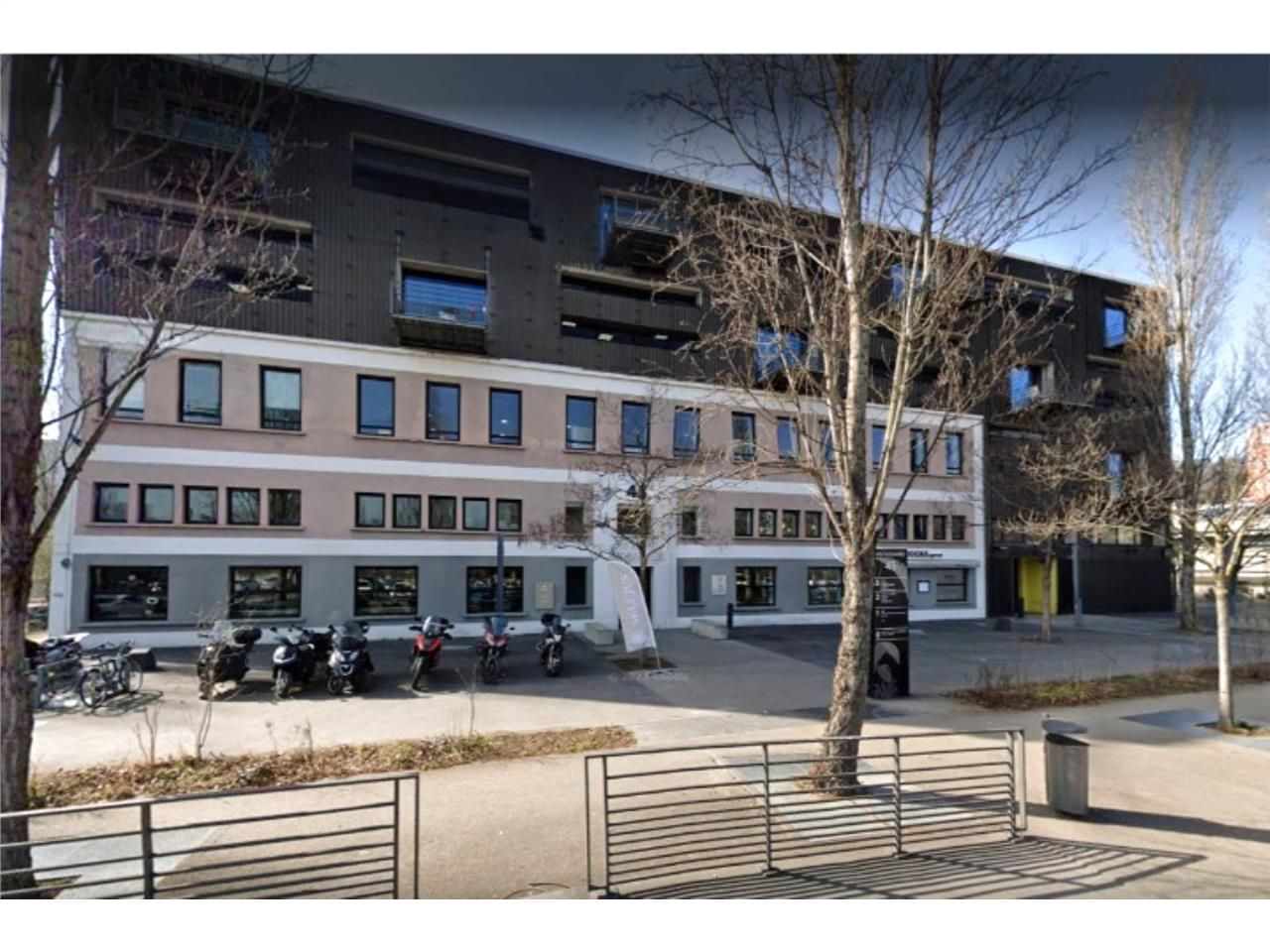 Immeuble atypique au coeur de Confluence en bord 