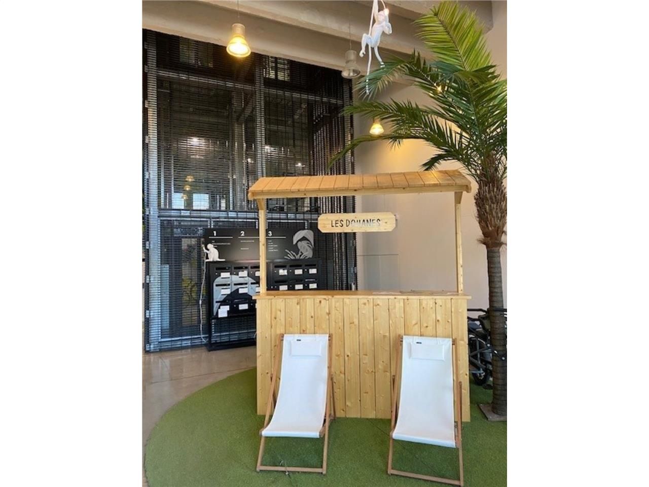 Immeuble atypique au coeur de Confluence en bord 