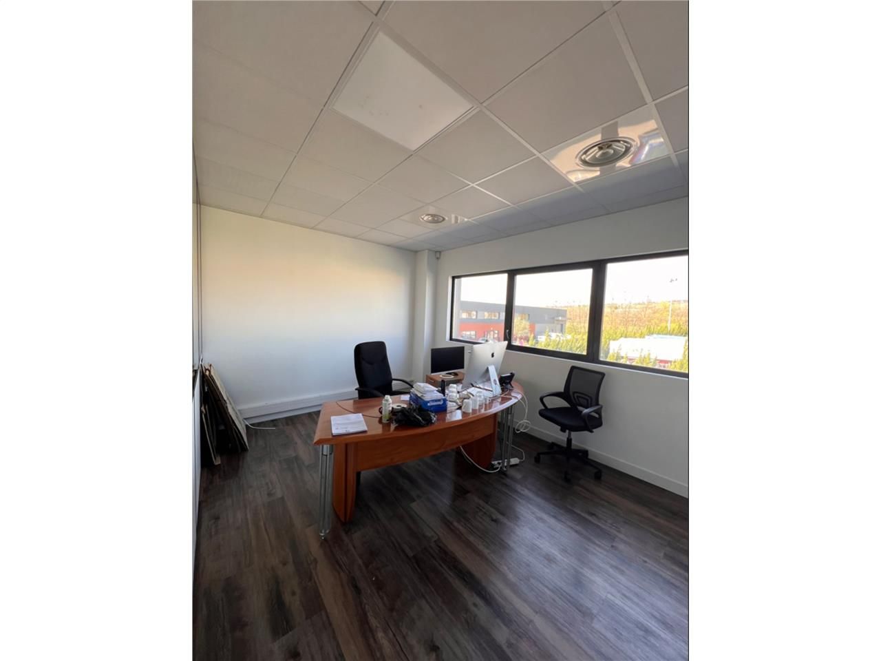 Au sein d'un parc économique dynamique, plateau d