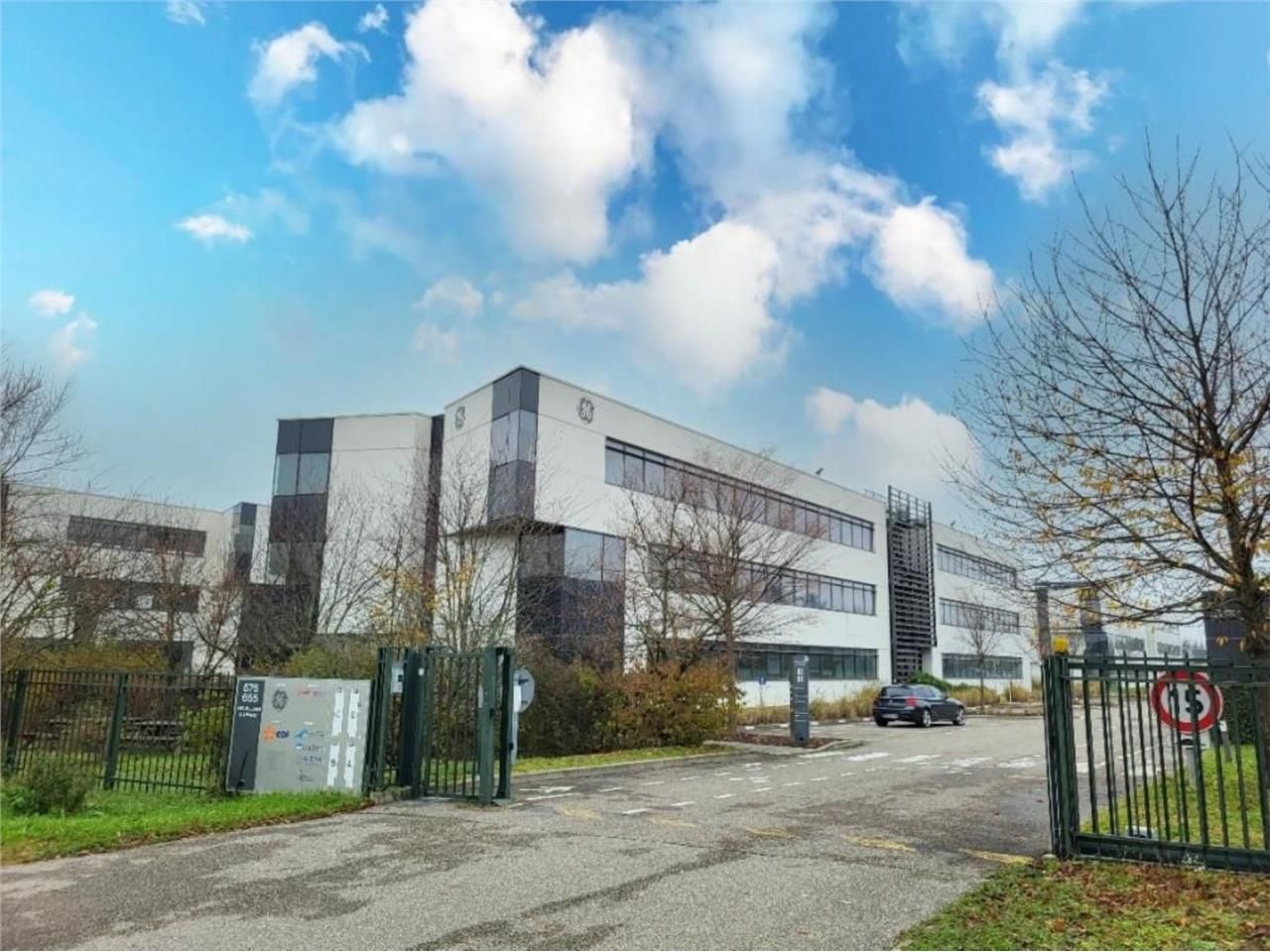 Bureaux à louer dans un ensemble tertiaire récent