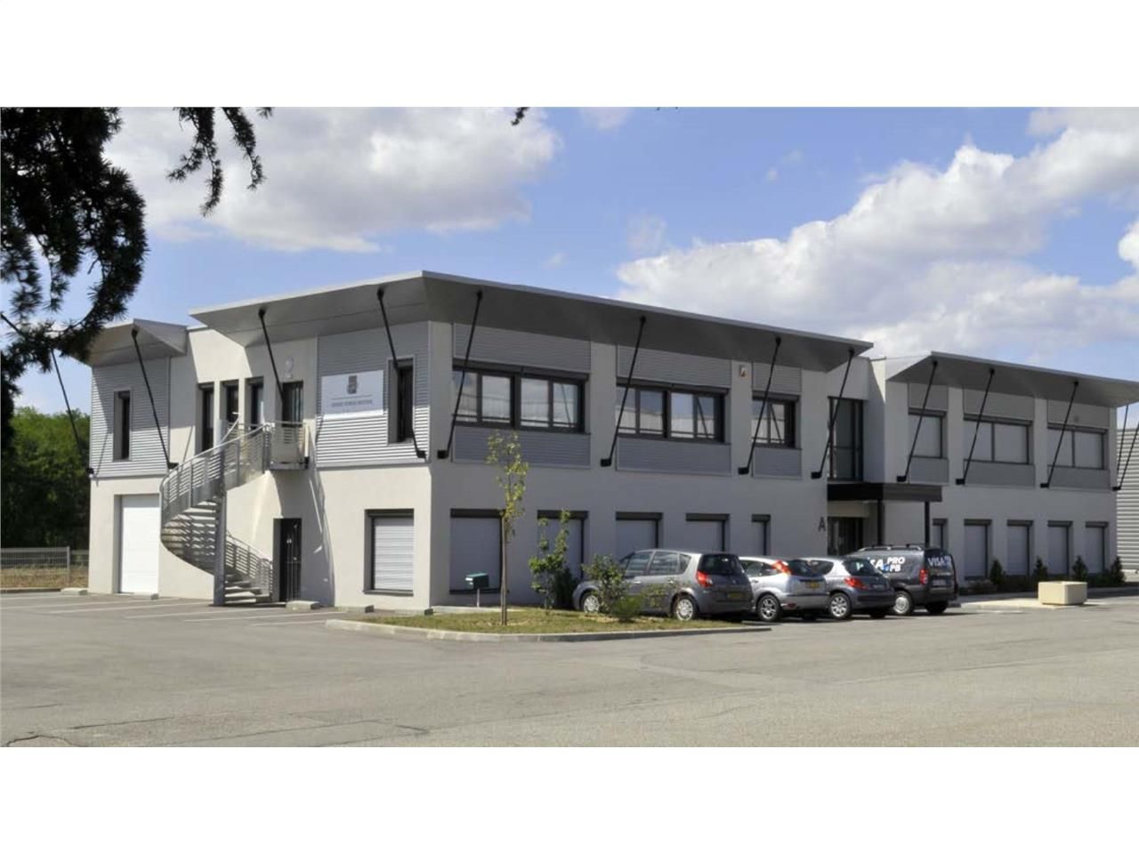 Au Sud-Est de Lyon, à proximité de l'échangeur co