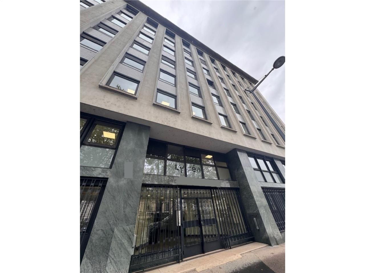 Nous vous proposons des bureaux à la vente ou à l