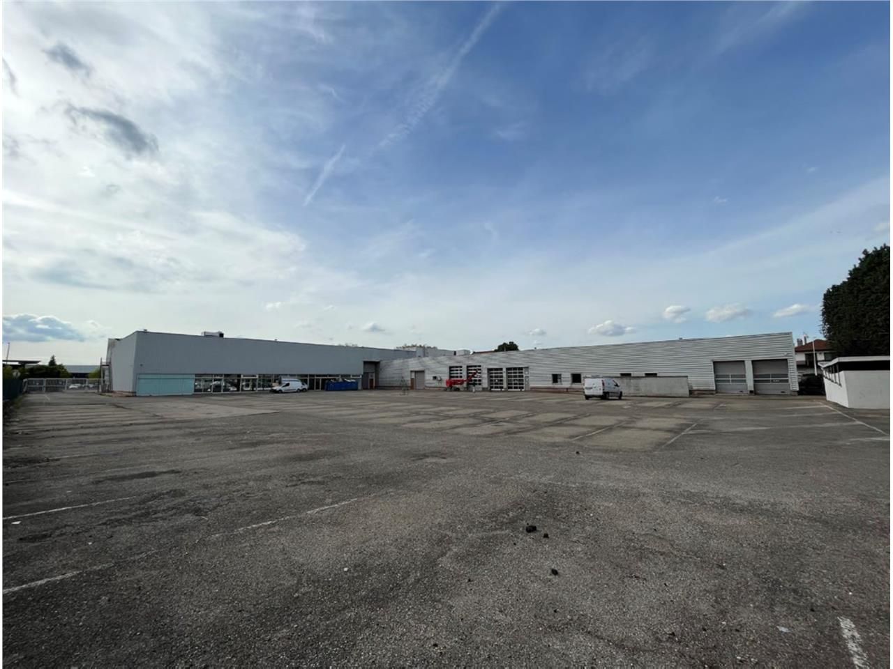 Idéalement situé en bordure du boulevard périphér