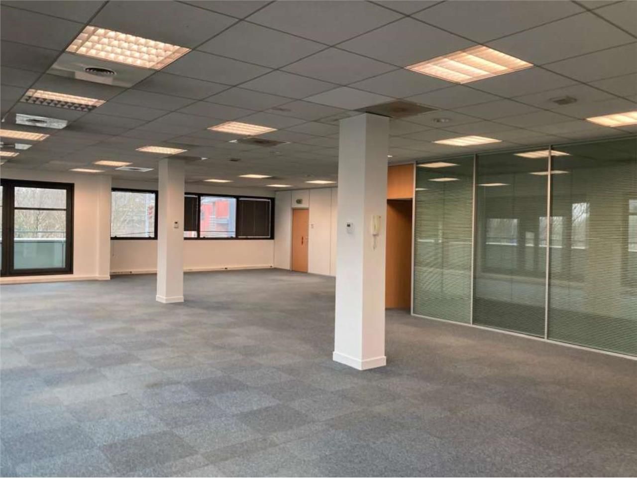 A la location, plateau de bureau de 174 m² au 2èm