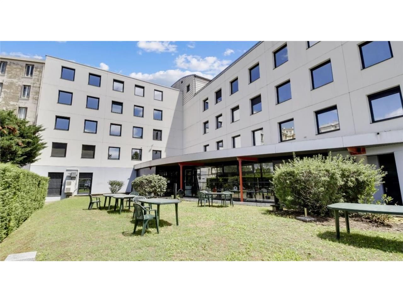 Nous vous proposons un immeuble indépendant à la