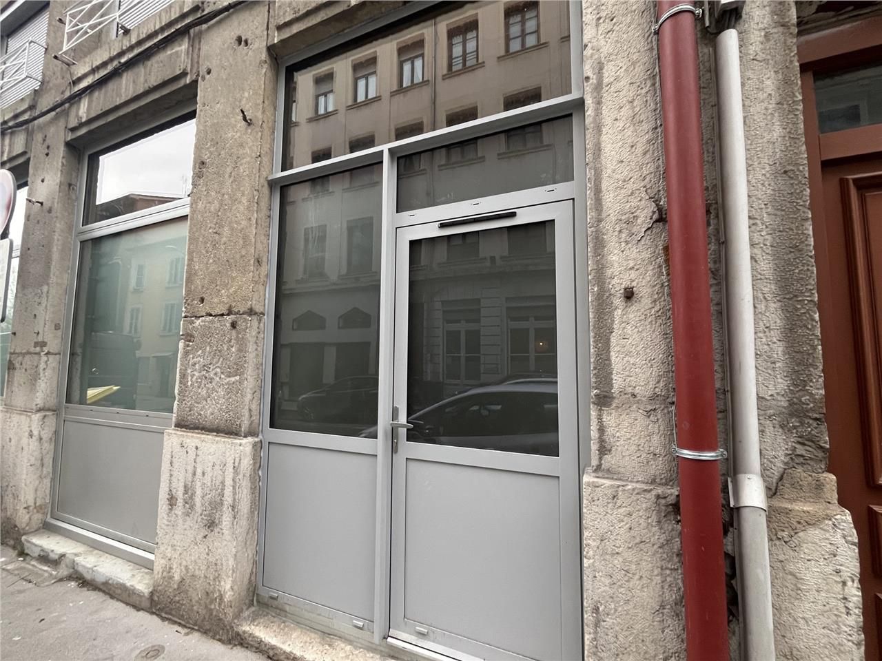 Bureau de 80 m² entièrement rénové en 2024 et dis