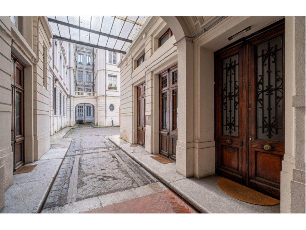 Bureaux en bon état à vendre sur Lyon 6. Le quart