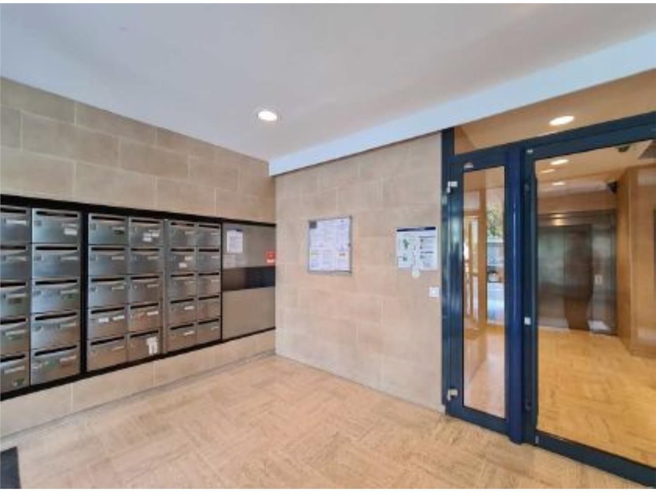 Surface de bureaux à proximité immédiate du quart