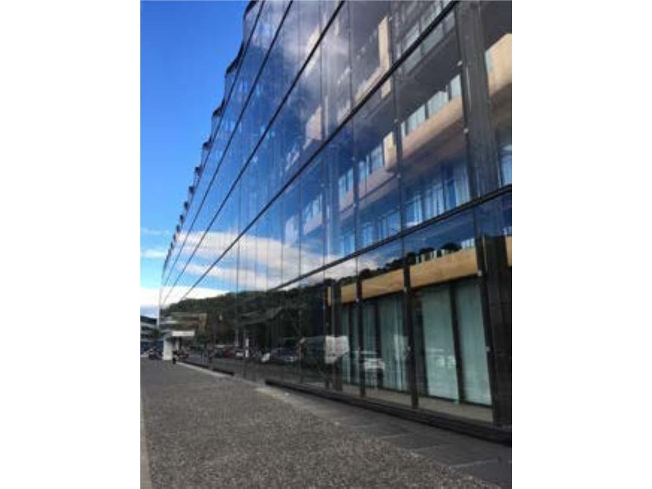 Nous vous proposons des surfaces de bureaux à lou