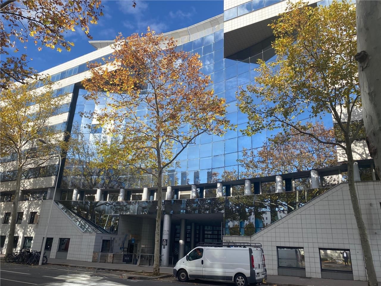 A louer bureaux à rénover en étage élevé avec trè