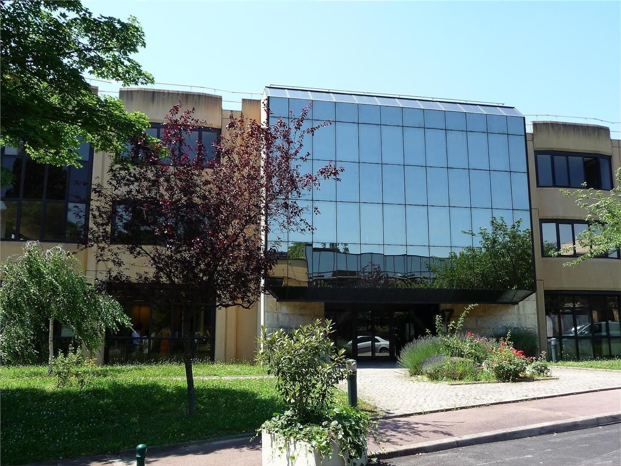 Au coeur du Parc de Crecy, une surface de bureaux