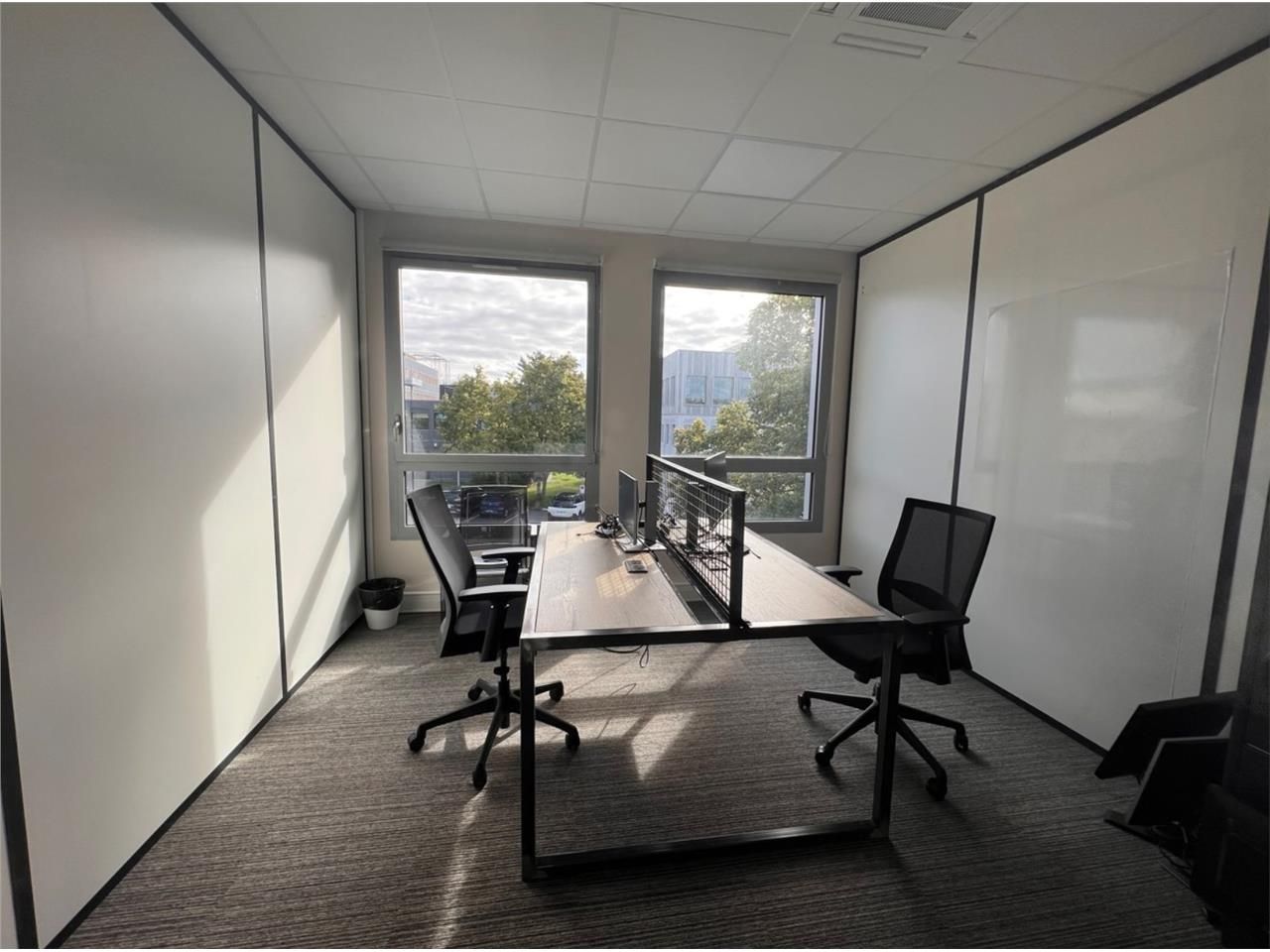 Au sein d'un parc arboré dans la TECHLID, plateau