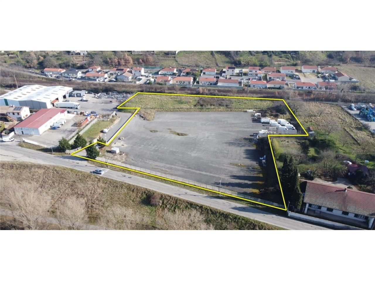 CBRE vous propose un Terrain à vendre ou à louer,