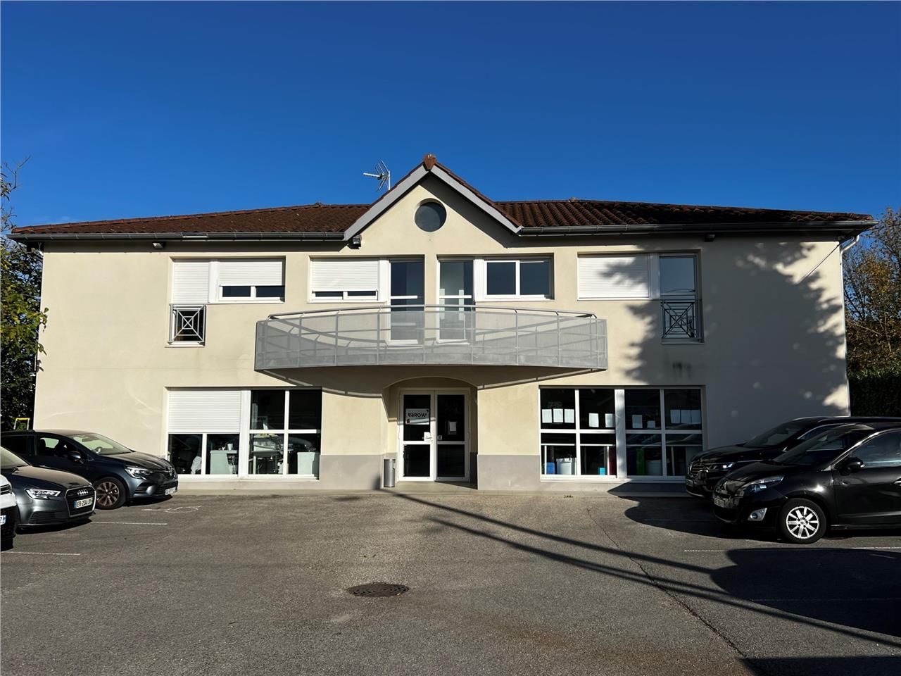 CBRE vous propose 450 m² de locaux aménagés avec 