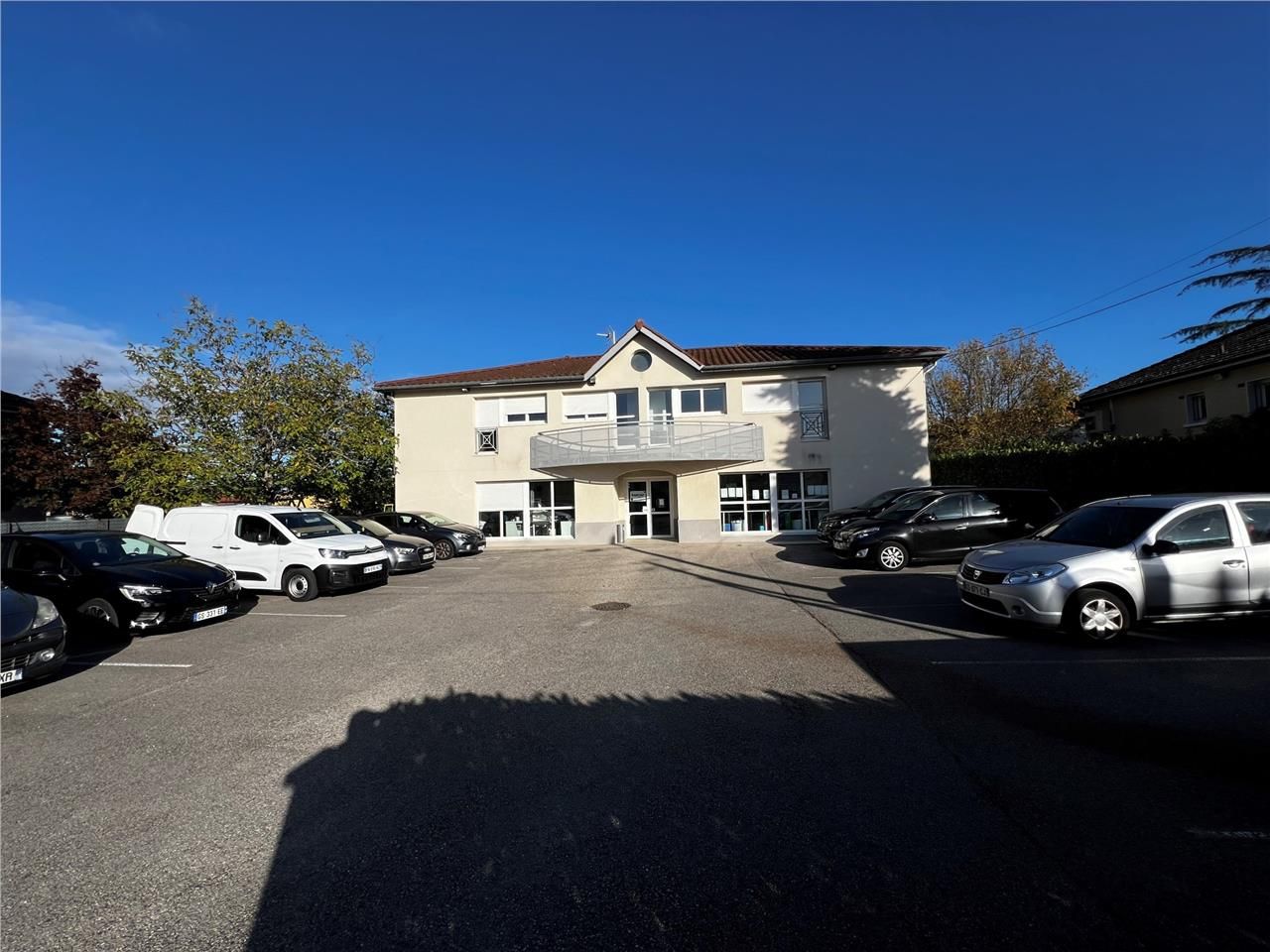 CBRE vous propose 450 m² de locaux aménagés avec 