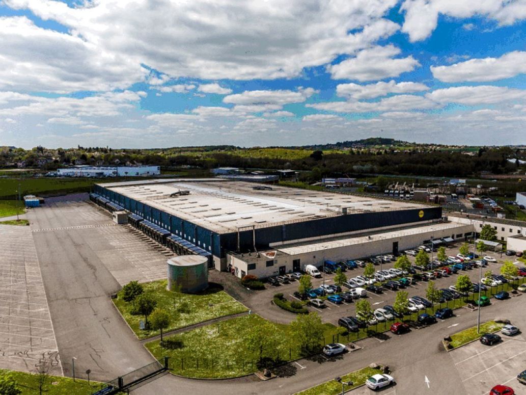 Située à 135 km au nord ouest de Lyon, dans le dé