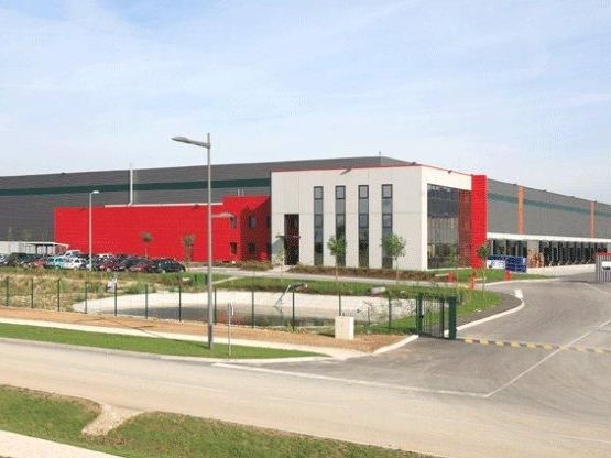 Situé à 60 km de Lyon et 30 km de Grenoble, sur u