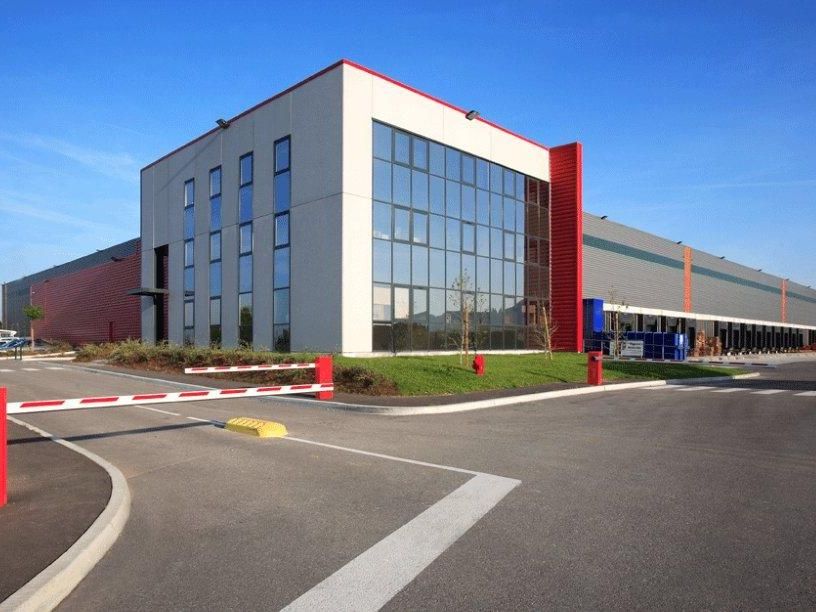 Situé à 60 km de Lyon et 30 km de Grenoble, sur u