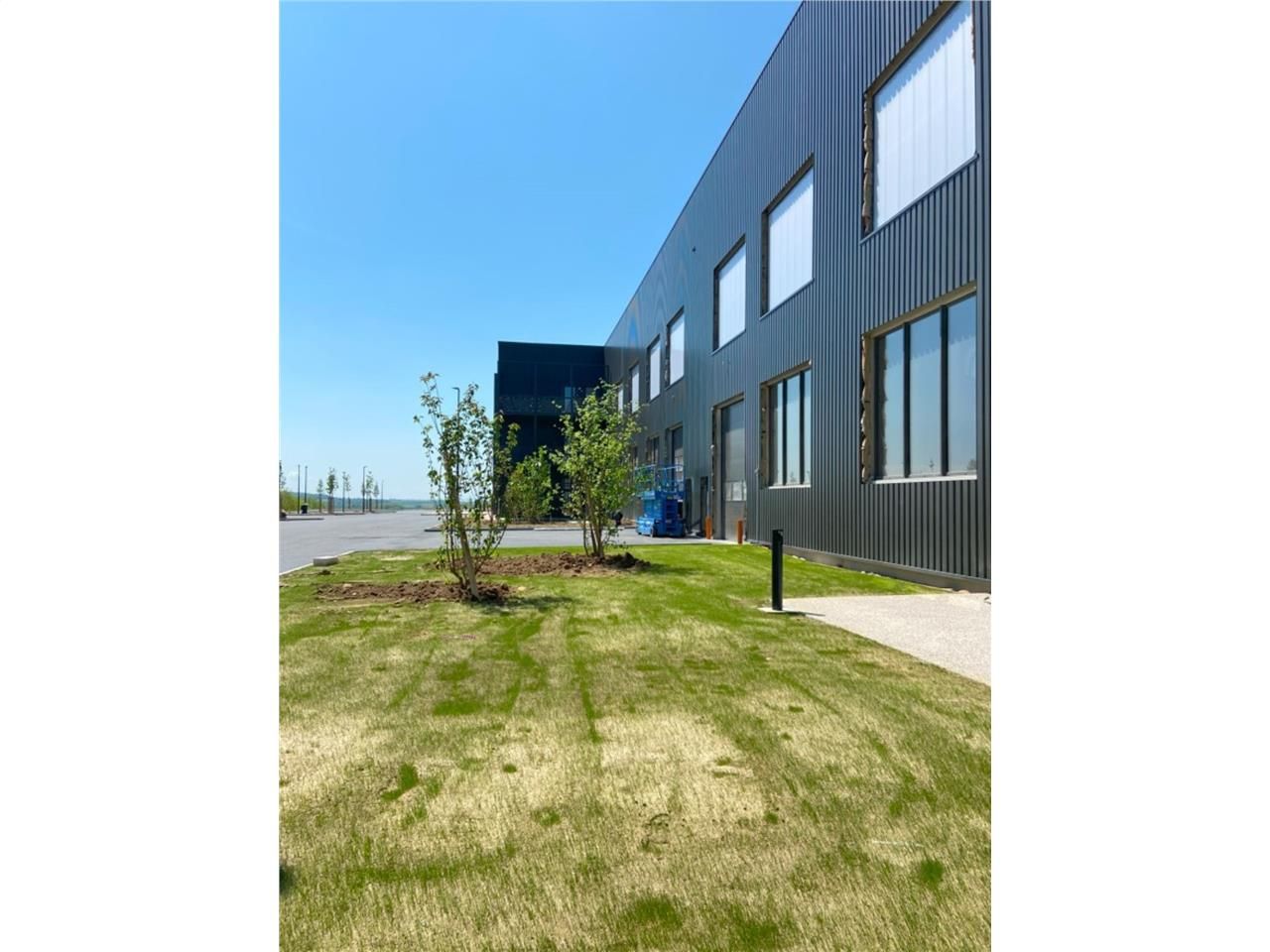 Au Nord-Est de Lyon, en façade de l'autoroute A46