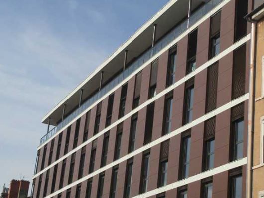 Immeuble tertiaire récent bénéficiant d'une façad