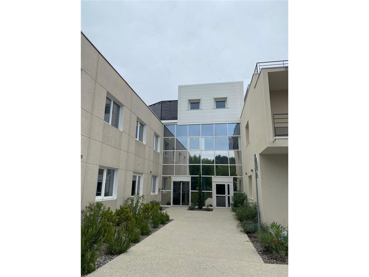 Au coeur du Parc du Chêne , à proximité du tramwa