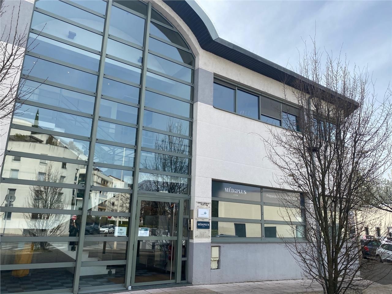 A louer, au 1er étage 2 surfaces de bureaux pouva