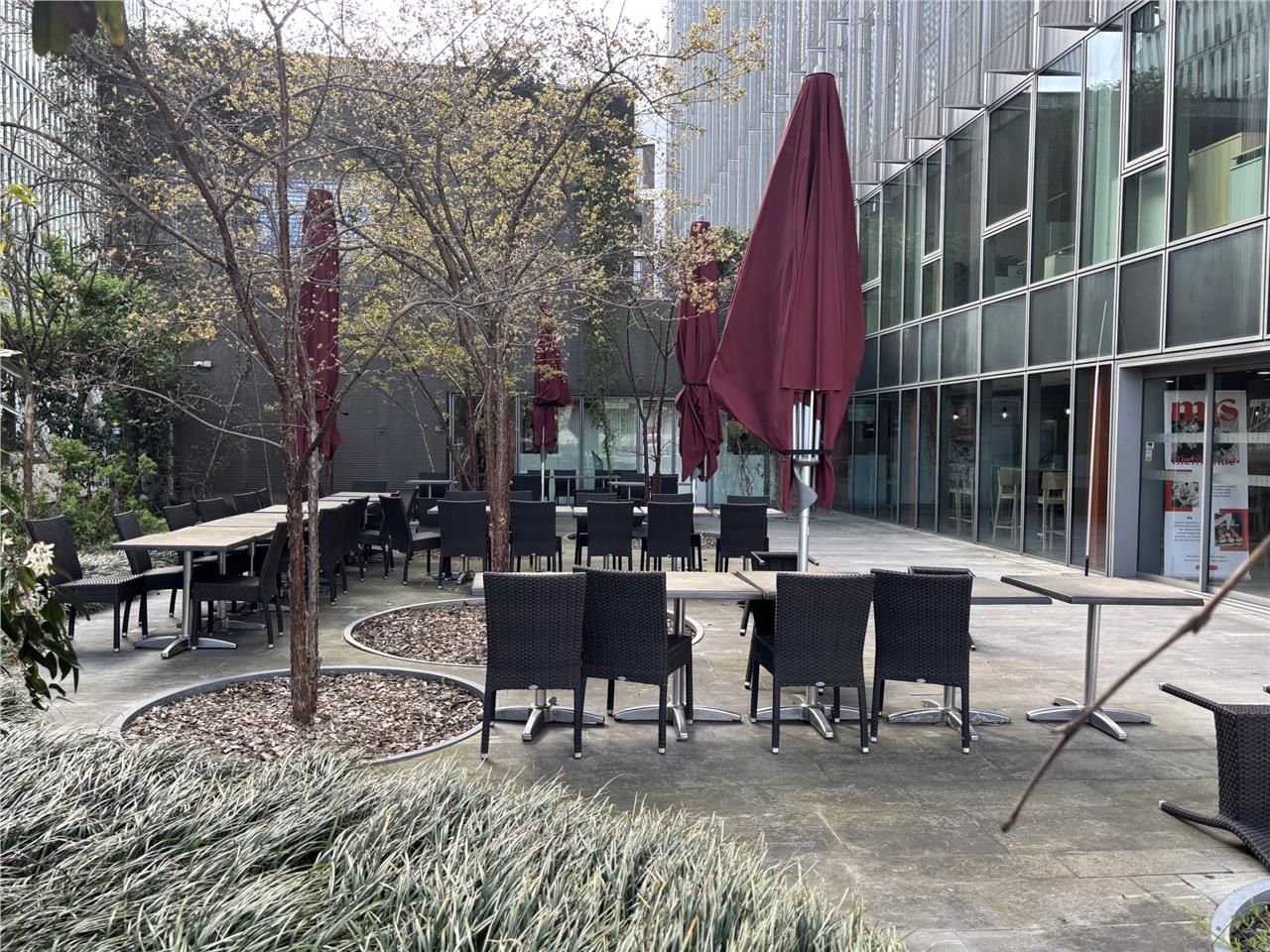 Au coeur du quartier tertiaire de Carré de soie, 