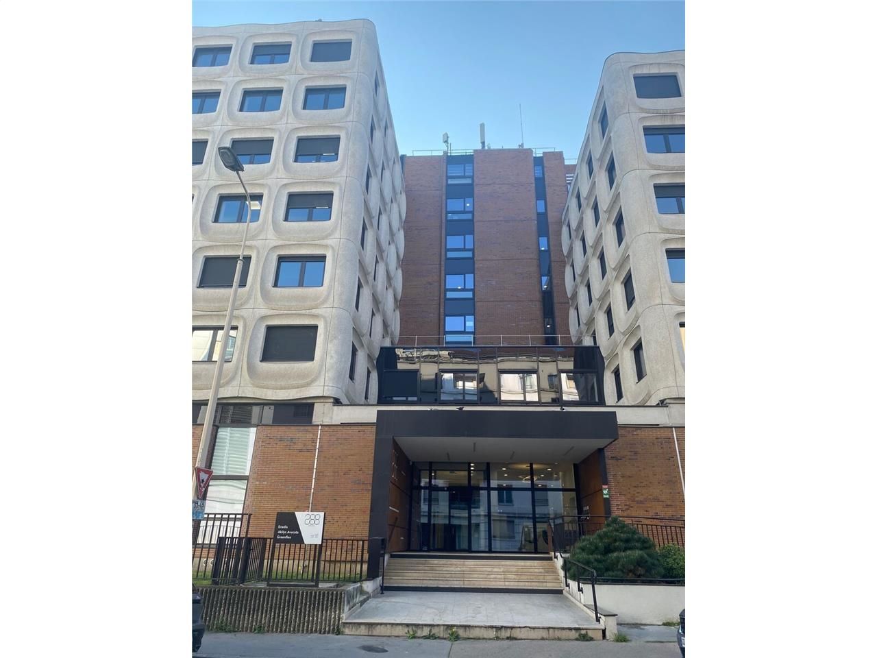 A louer au 6ème étage d'un immeuble entièrement r