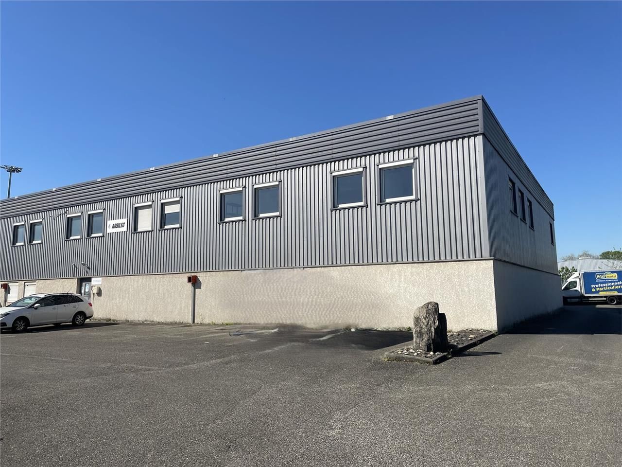 Surface de bureaux à louer au 1er étage d'un loca