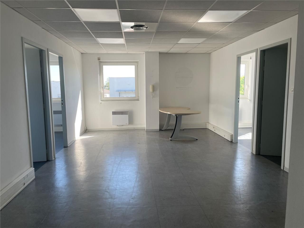 Surface de bureaux à louer au 1er étage d'un loca