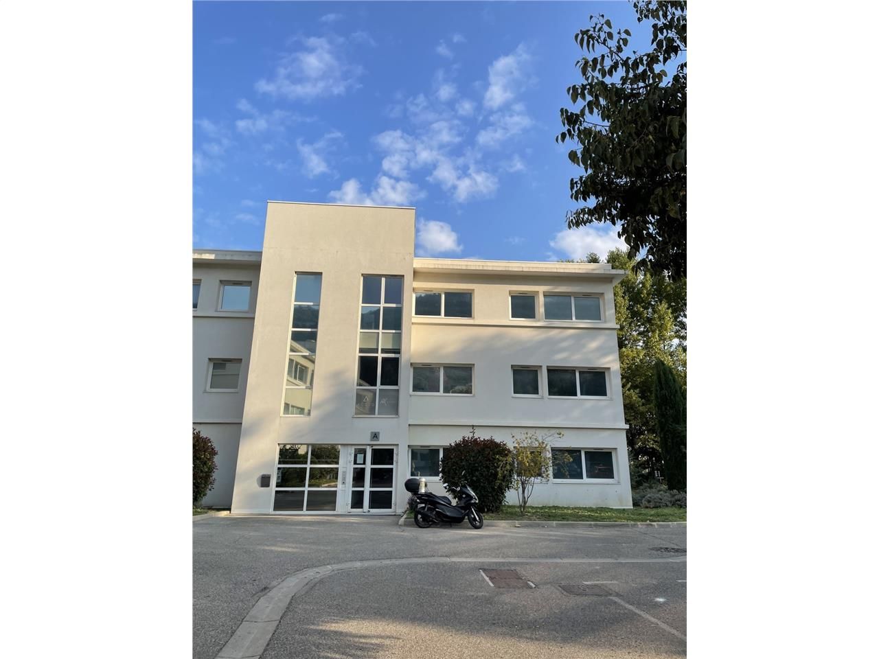 BUREAUX A VENDRE - 13420 GEMENOS : Le GRAND BOSQU