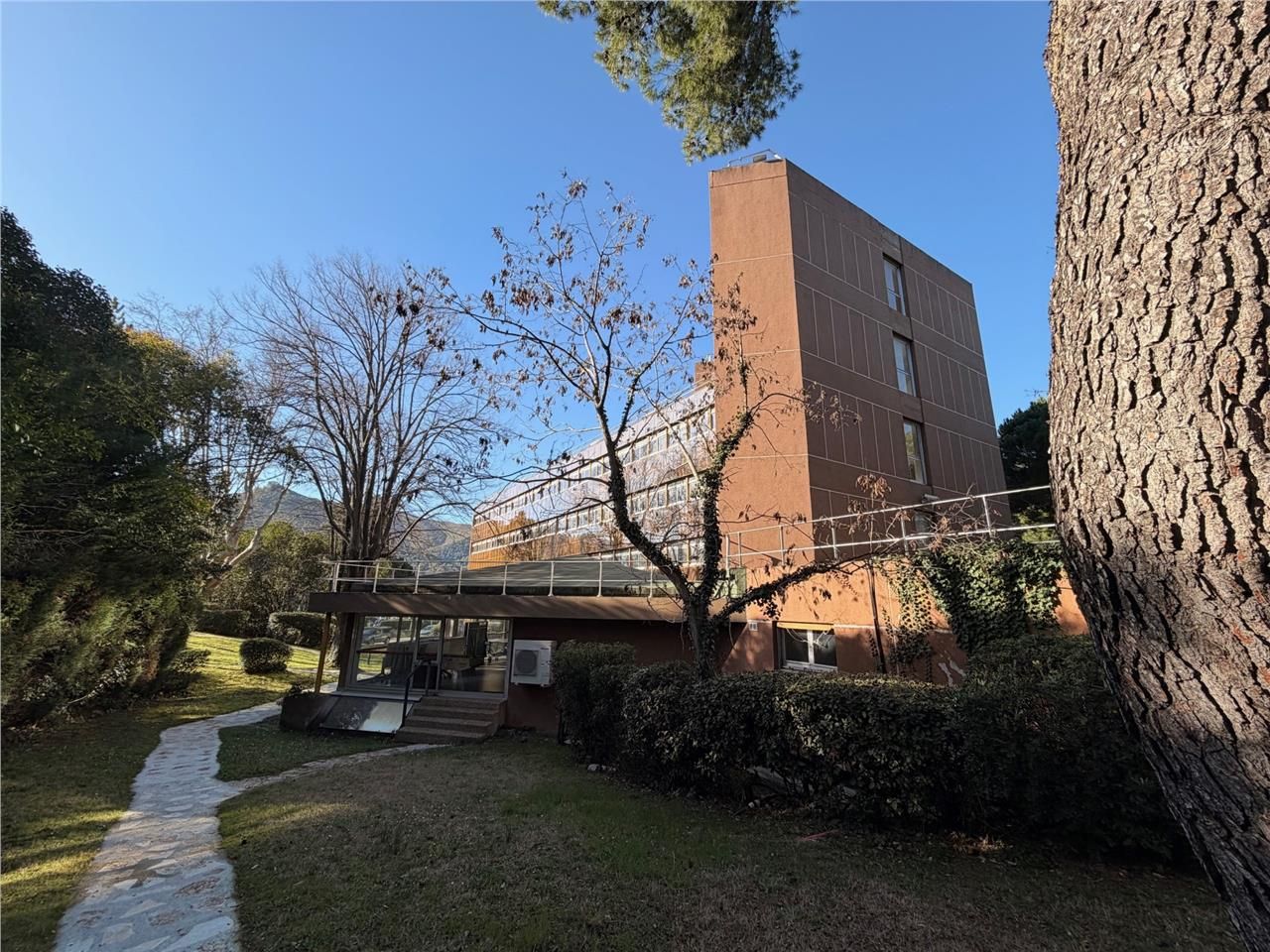 BUREAUX A LOUER - 13011 MARSEILLE : Dans un ensem