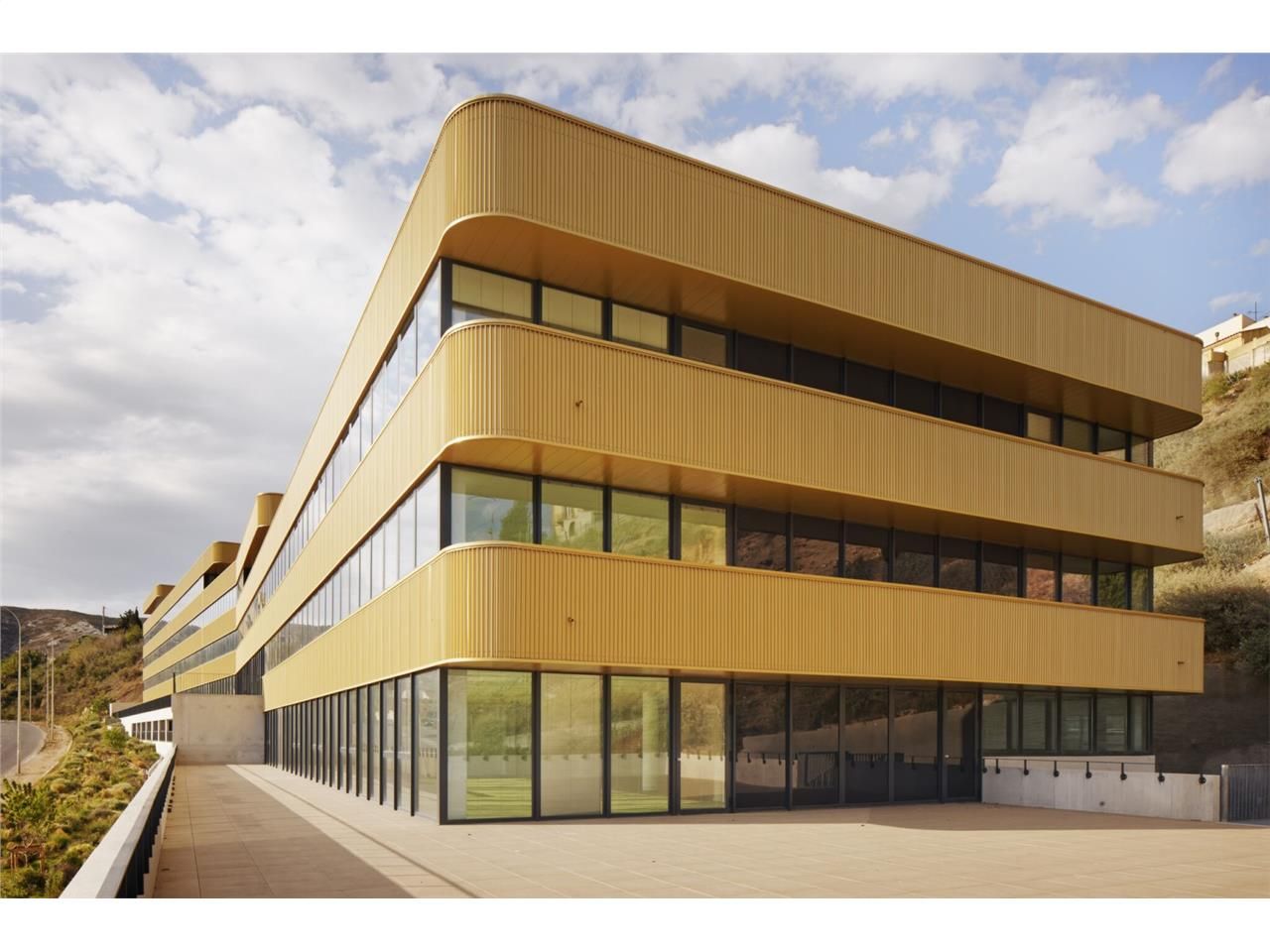 BUREAUX A LA LOCATION OU A LA VENTE - 13016 MARSE