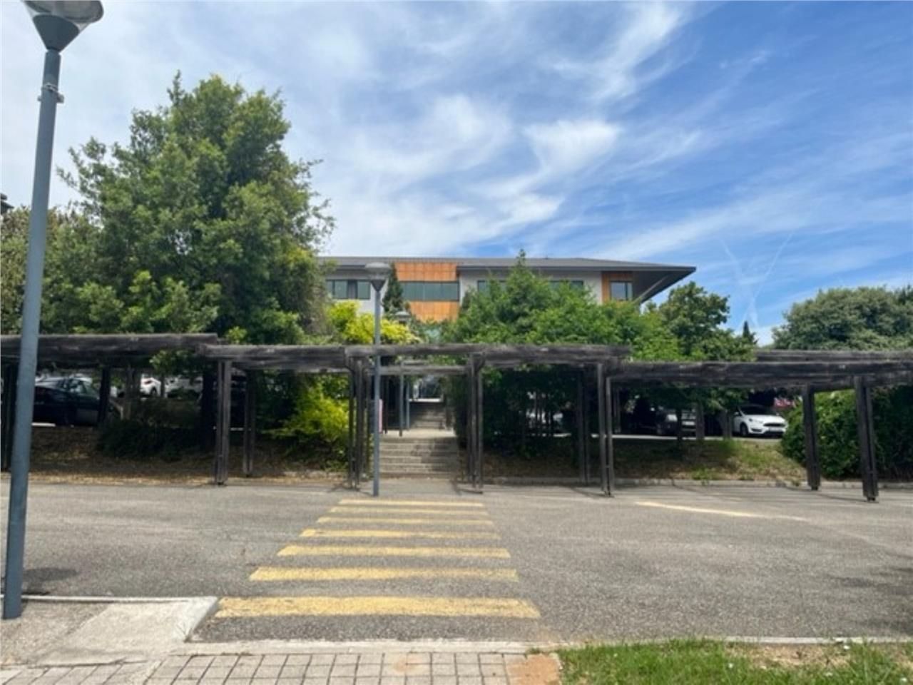 A LOUER - BUREAUX - CHATEAU-GOMBERT - 13013 MARSE