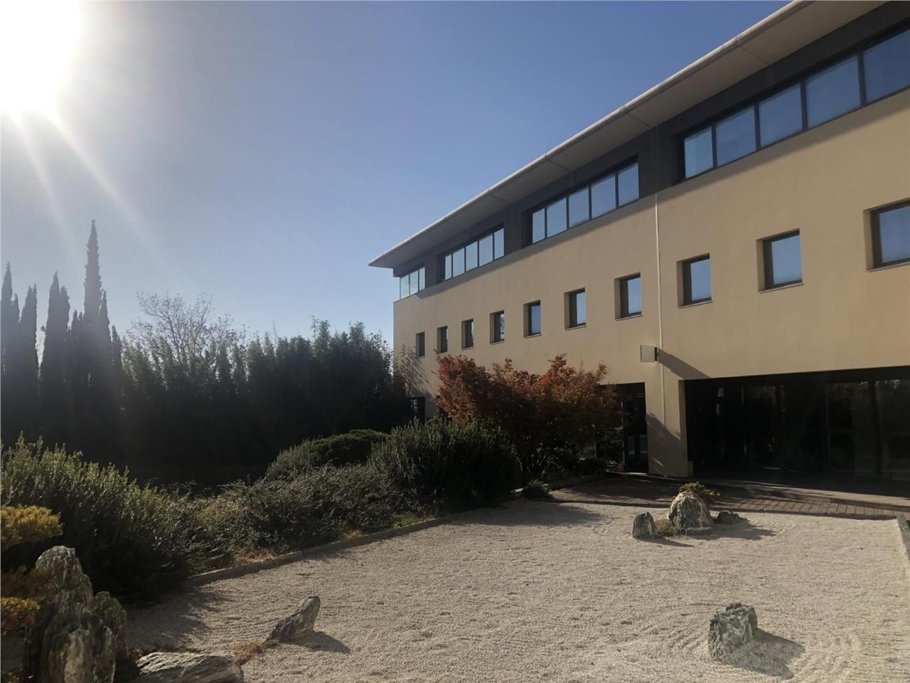 BUREAUX A VENDRE OU A LOUER - CITE DE LA COSMETIQ